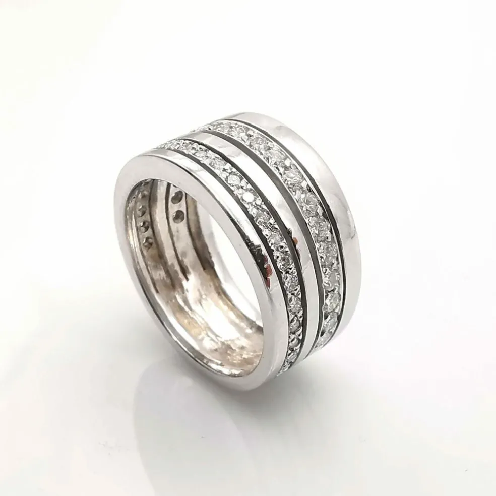 Bague en or blanc diamants