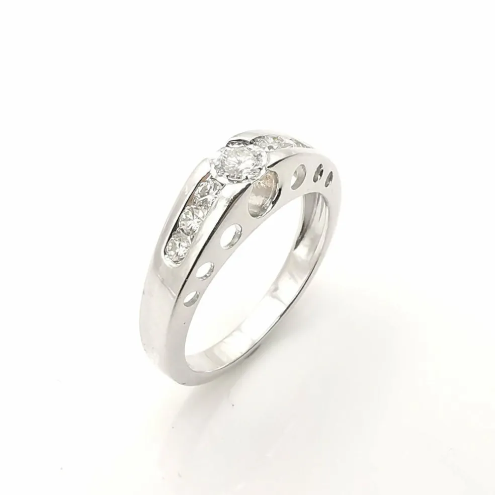 Bague en or blanc diamants