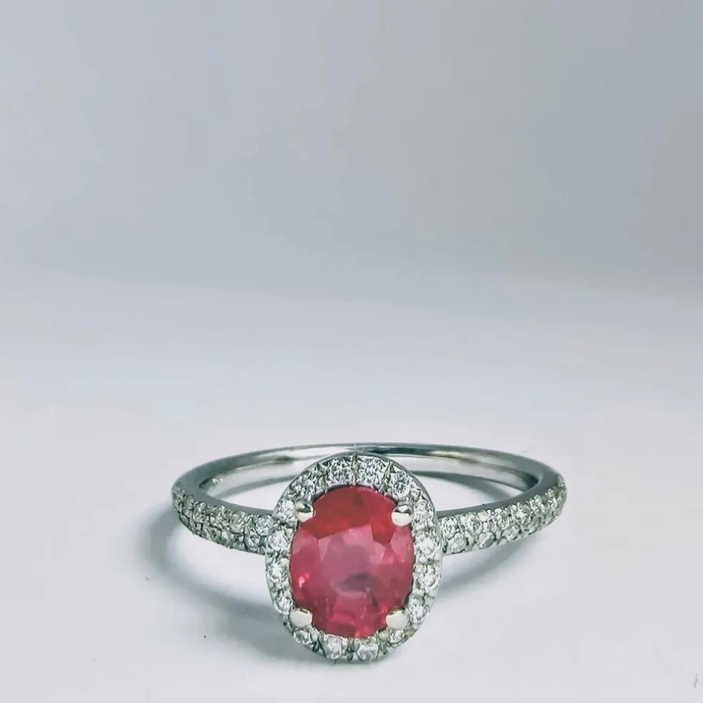 Bague en or blanc diamants et rubis
