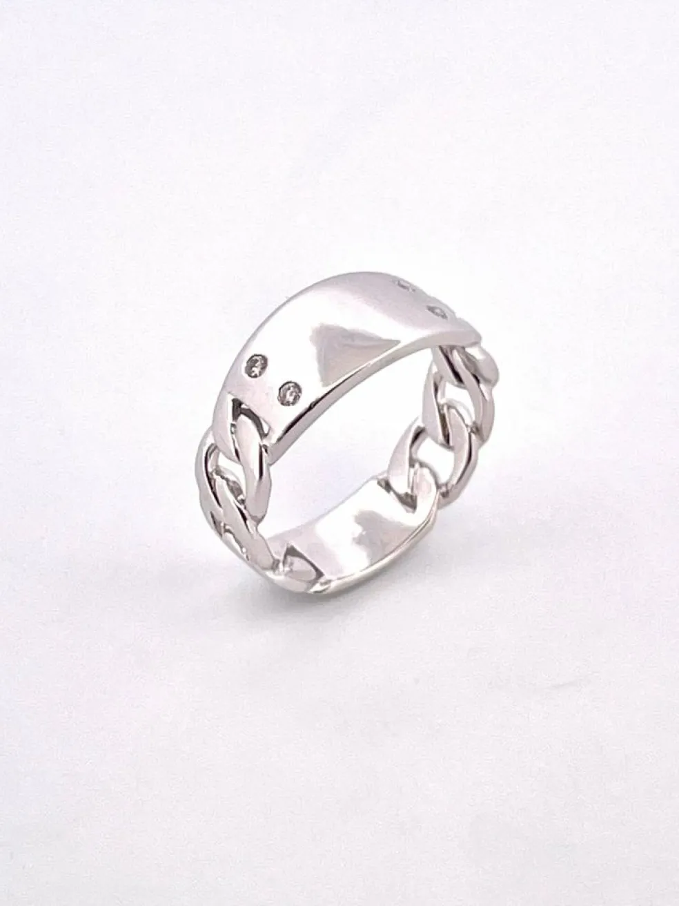 Bague en or blanc, diamants