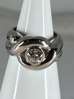Bague en or blanc, diamant