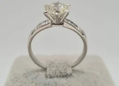 Bague en Or blanc, diamants