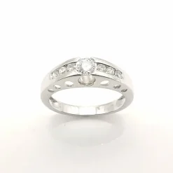 Bague en or blanc diamants