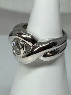 Bague en or blanc, diamant