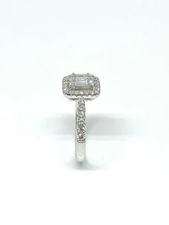 Bague en or blanc, diamants