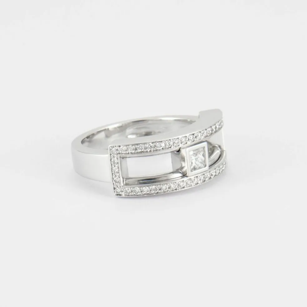 Bague en or blanc, diamant mobile