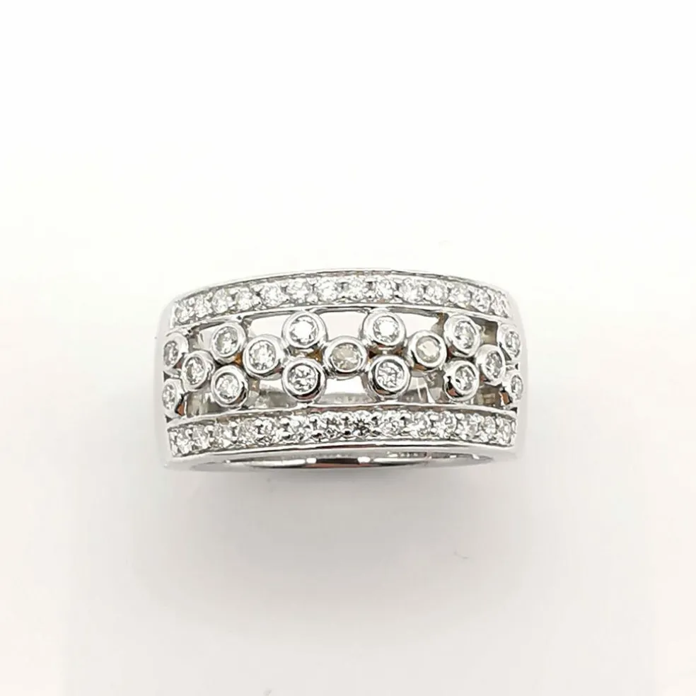 Bague en or blanc diamants