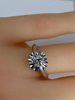 Bague en or blanc Diamant taille brillant
