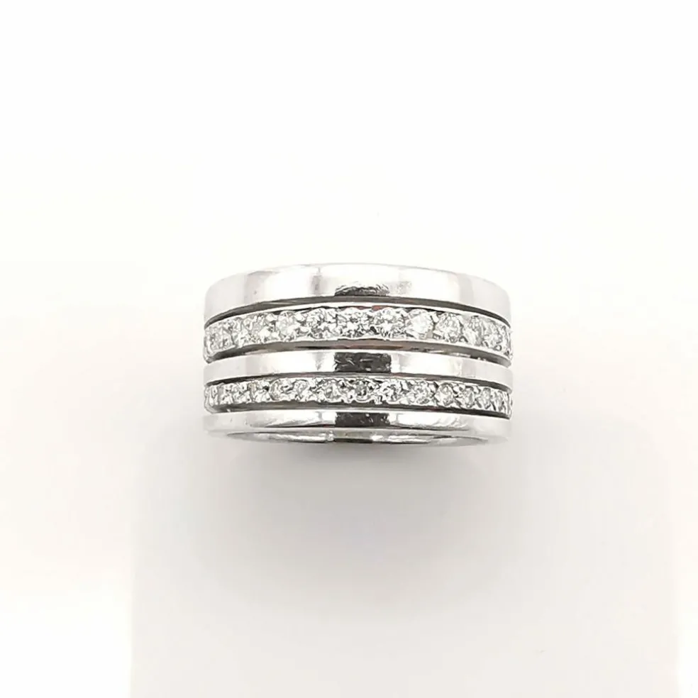 Bague en or blanc diamants