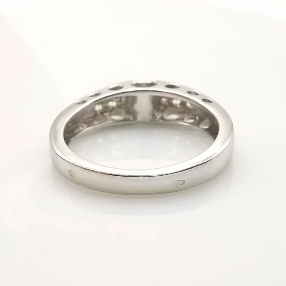 Bague en or blanc diamants