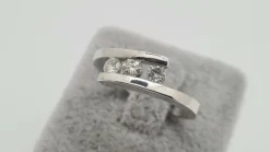 Bague en Or blanc, diamants