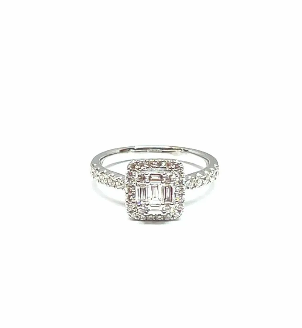 Bague en or blanc, diamants