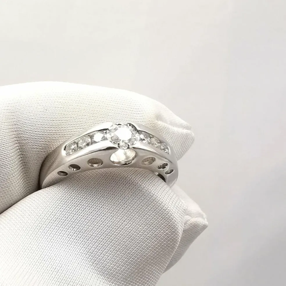Bague en or blanc diamants