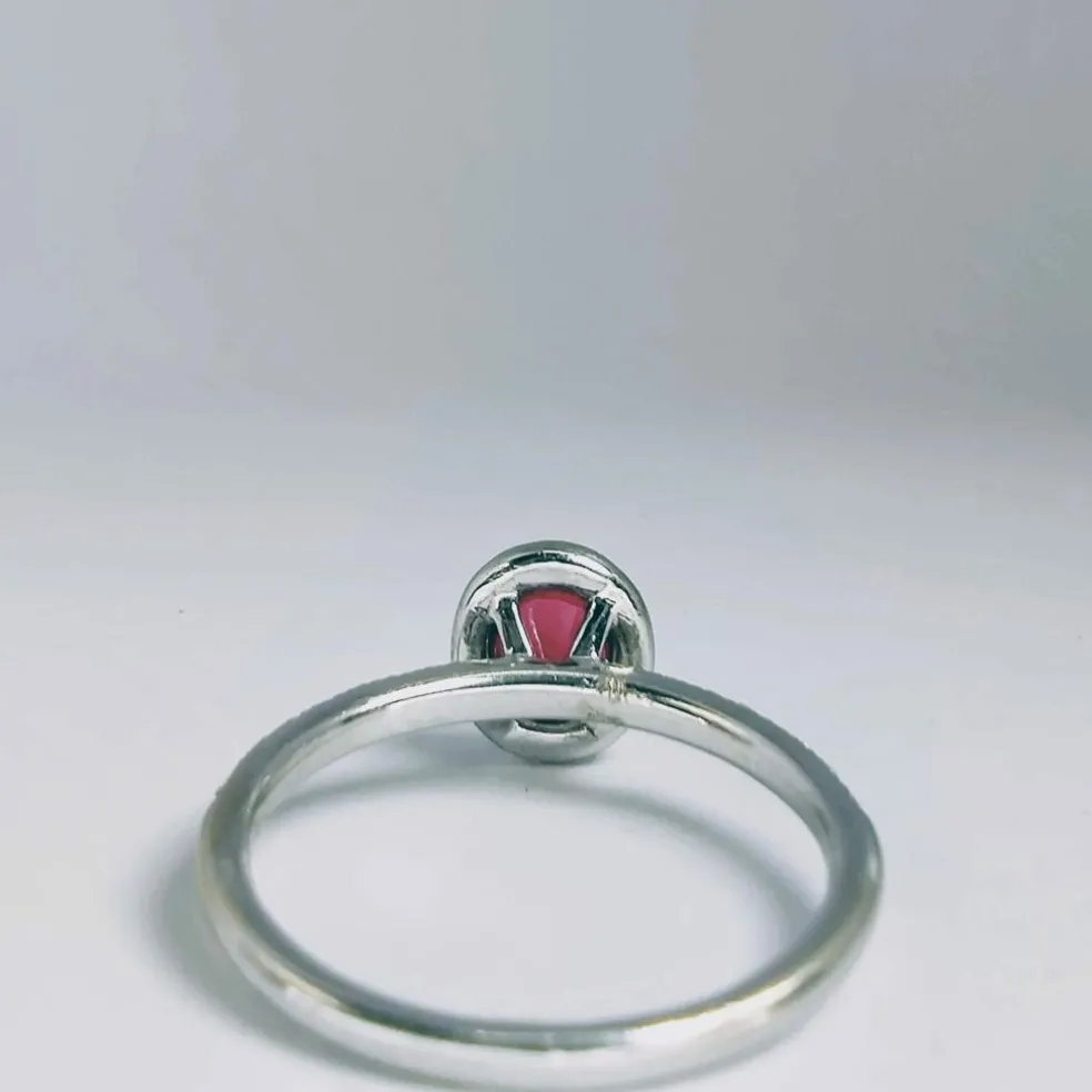 Bague en or blanc diamants et rubis