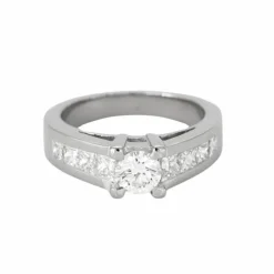 Bague en or blanc et diamants