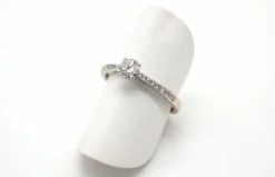 Bague en or blanc et diamants