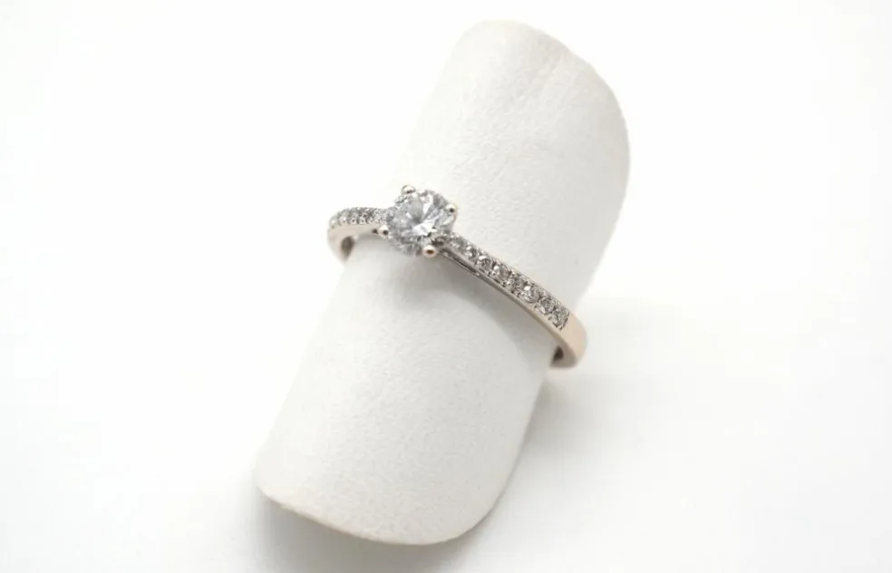 Bague en or blanc et diamants