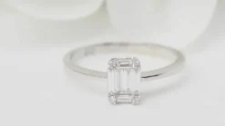 Bague en or blanc et diamants baguettes
