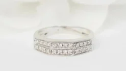 Bague en or blanc et diamants