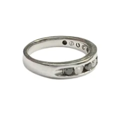 Bague en or blanc et diamants