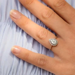 Bague en or blanc et diamants