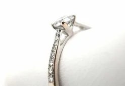 Bague en or blanc et diamants