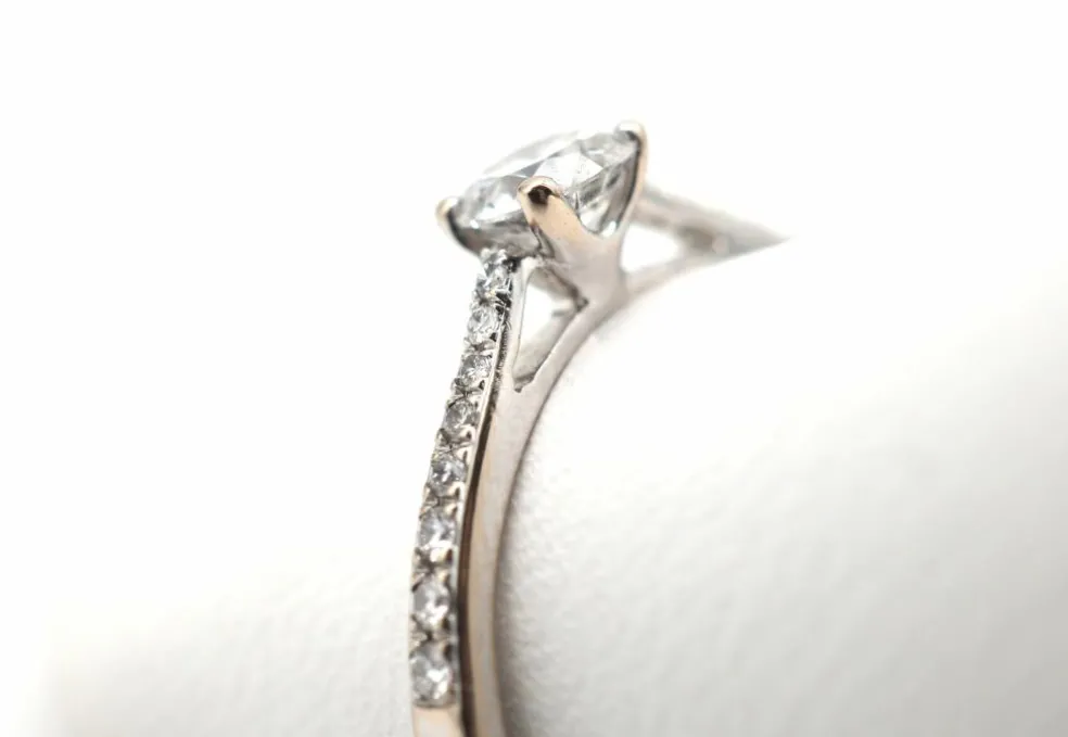 Bague en or blanc et diamants