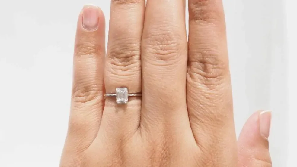 Bague en or blanc et diamants baguettes