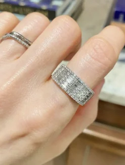 Bague en or blanc et diamants
