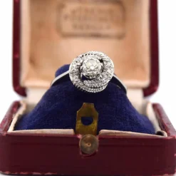 Bague en or blanc et diamant des années 40