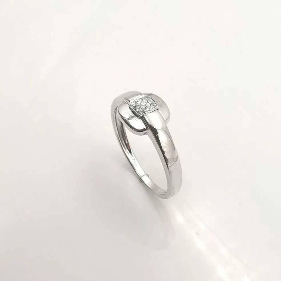 Bague en or blanc et diamants