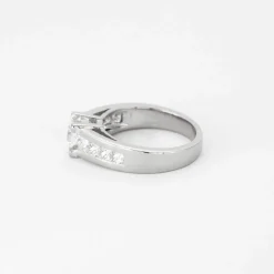 Bague en or blanc et diamants