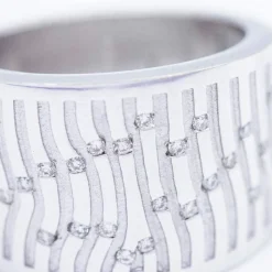 Bague en or blanc et diamants