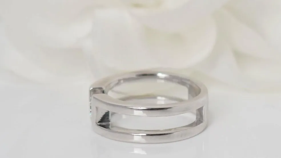 Bague en or blanc et diamant