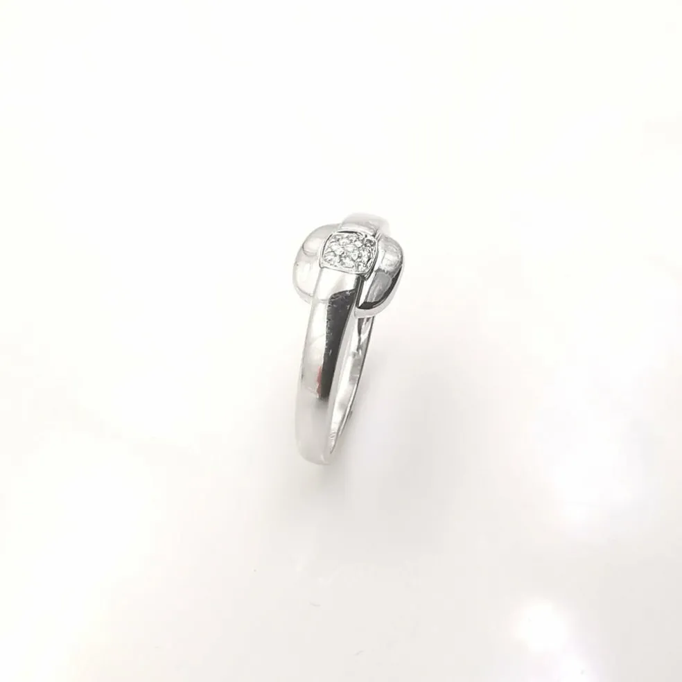 Bague en or blanc et diamants