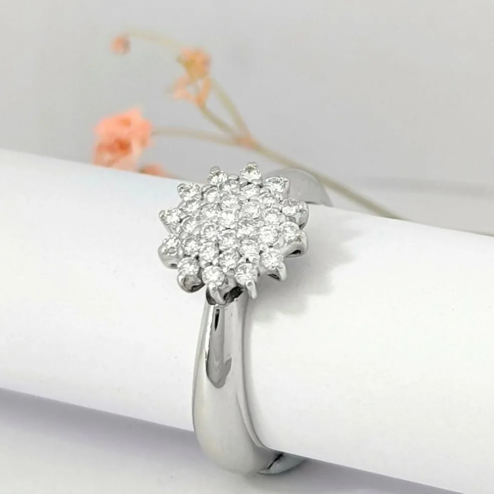 Bague en or blanc et diamants