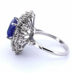 Bague en or blanc et diamants tanzanite