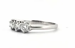 Bague en or blanc et diamants