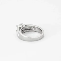 Bague en or blanc et diamants