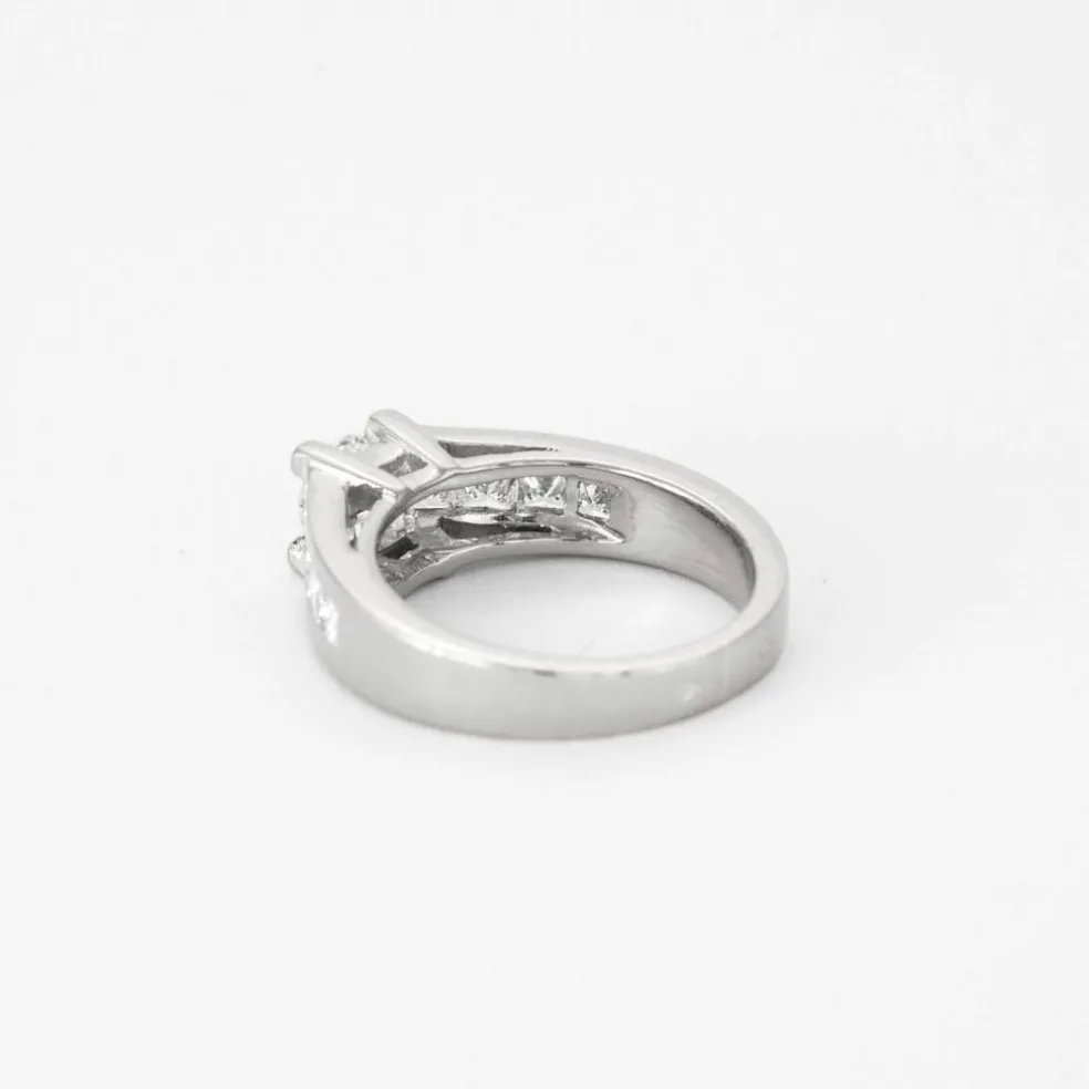 Bague en or blanc et diamants