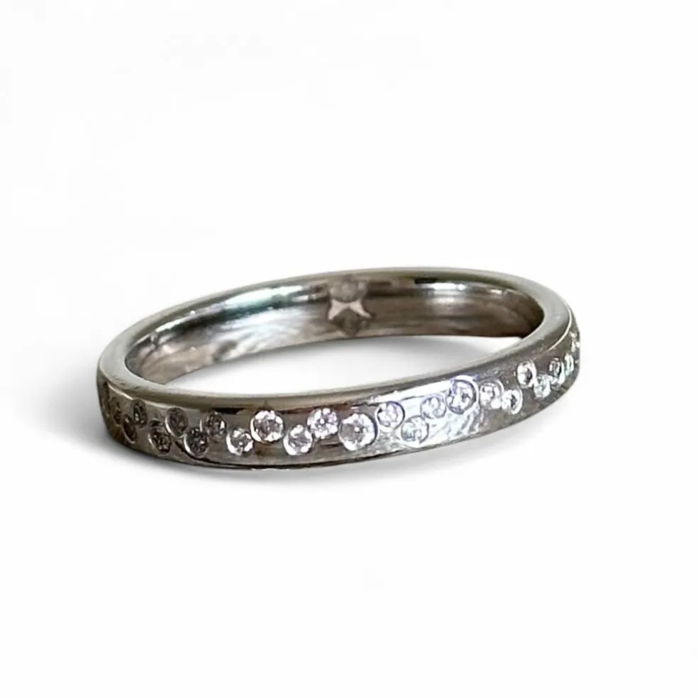 Bague en or blanc et diamants