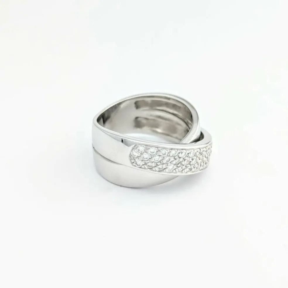 Bague en or blanc et diamants