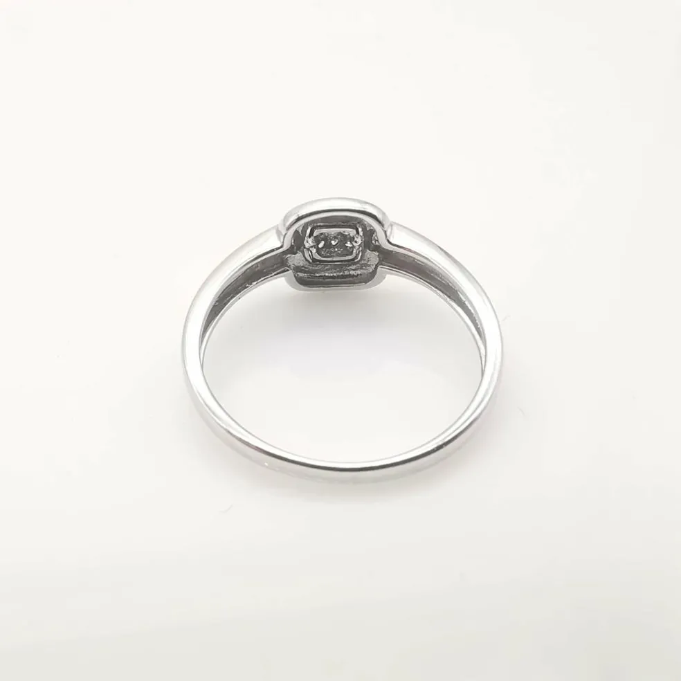 Bague en or blanc et diamants