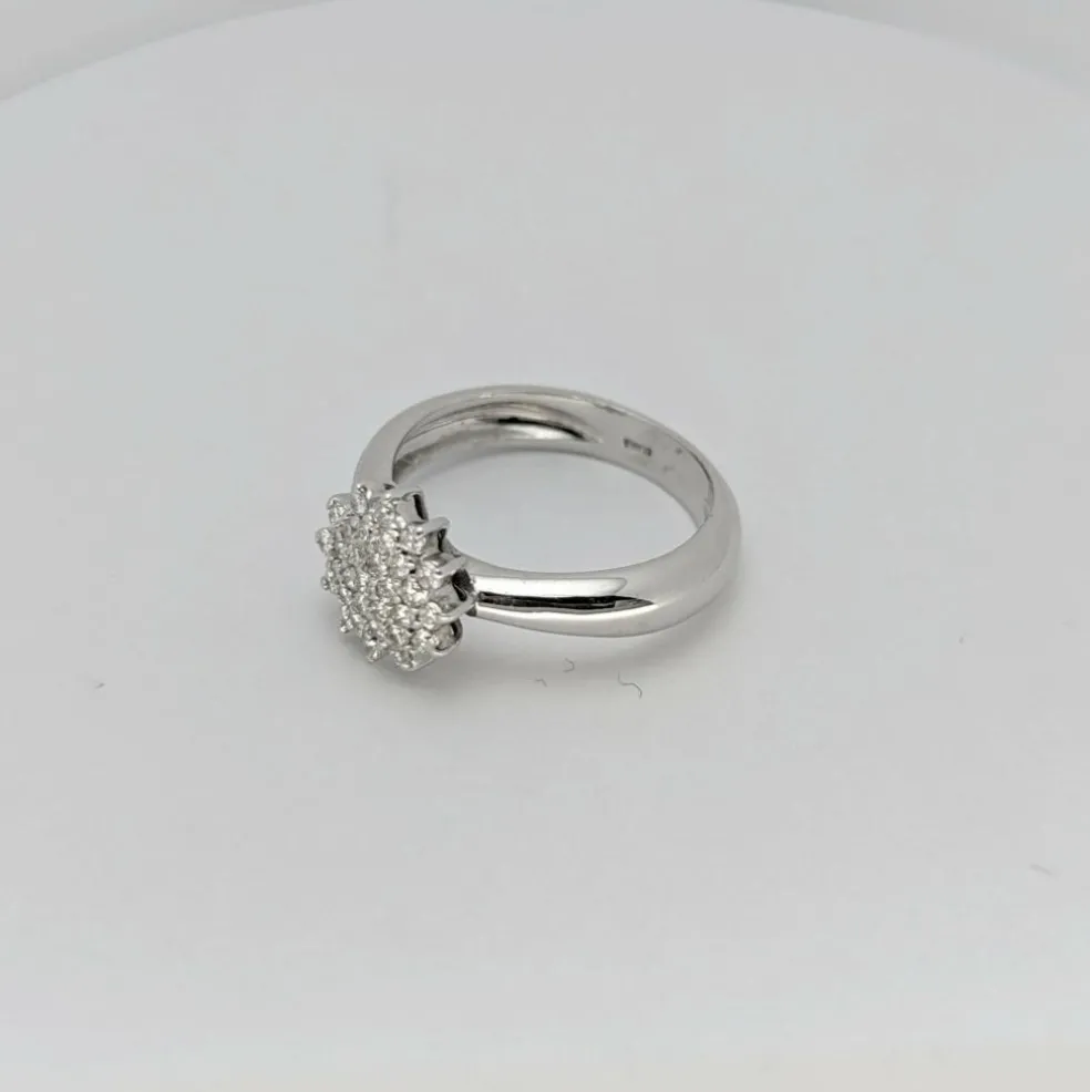 Bague en or blanc et diamants