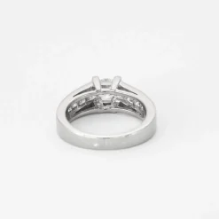 Bague en or blanc et diamants