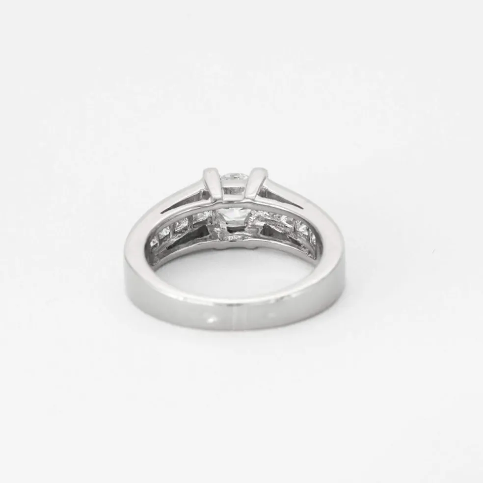 Bague en or blanc et diamants