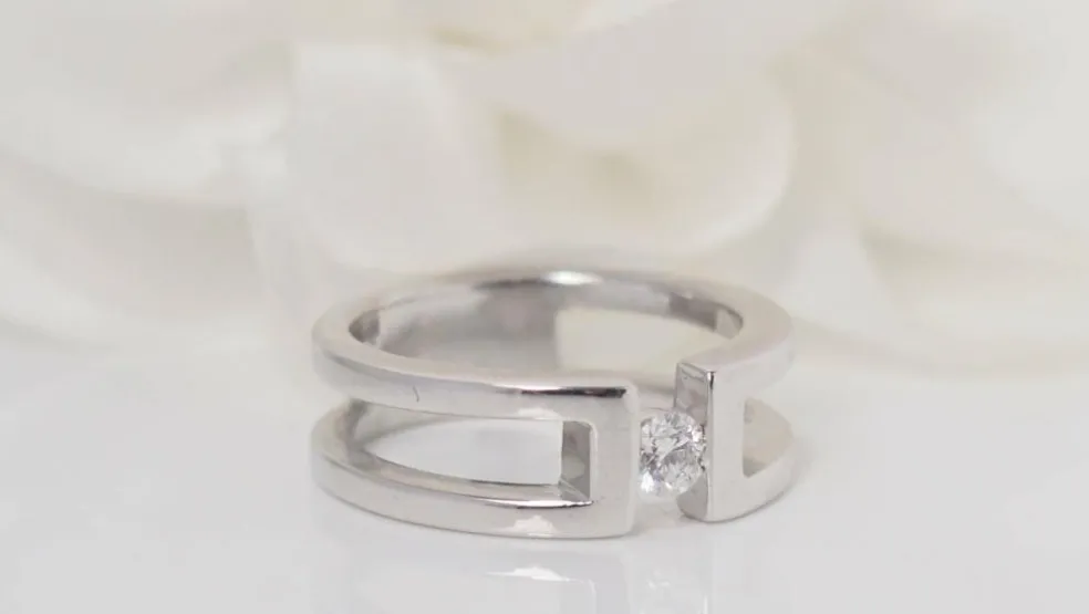 Bague en or blanc et diamant