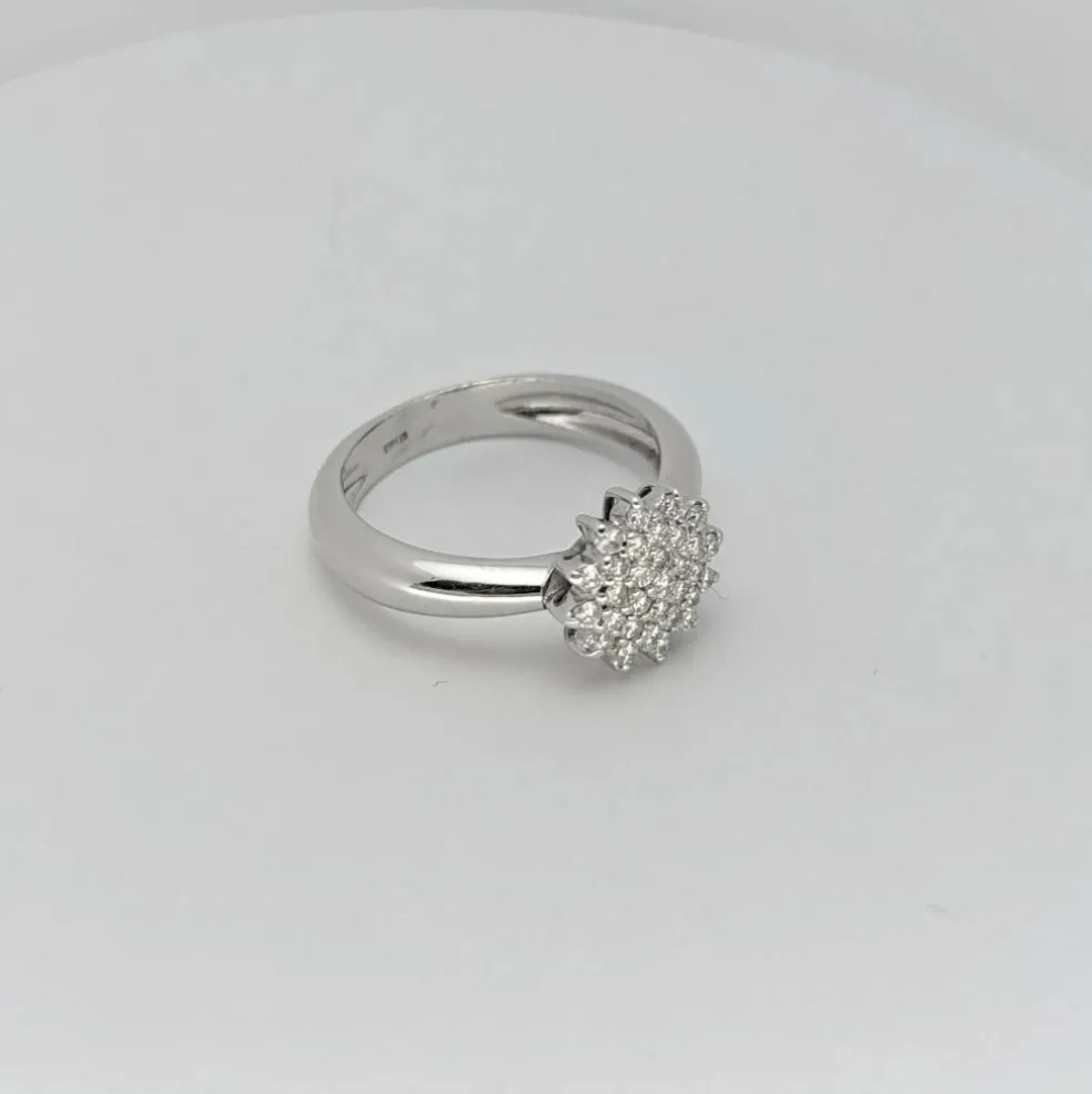 Bague en or blanc et diamants