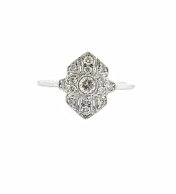 Bague en or blanc et diamants tendance art déco