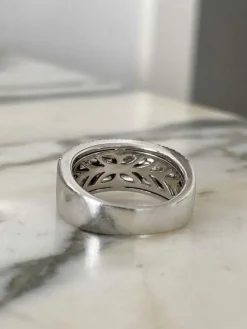 Bague en or blanc et diamants